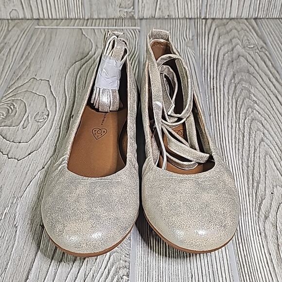 BC Footwear Metallic Have A Heart Ankle Strap Flats Womens Size 6.5 NEW - Picture 3 of 12